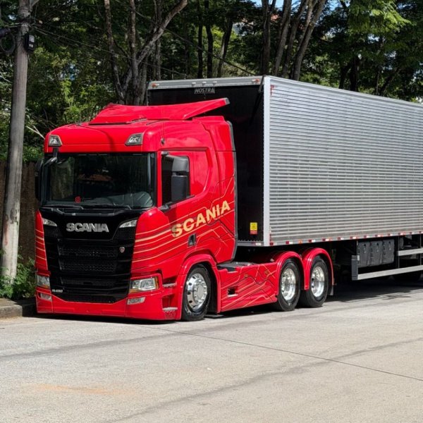 SCANIA R 450 VERMELHO